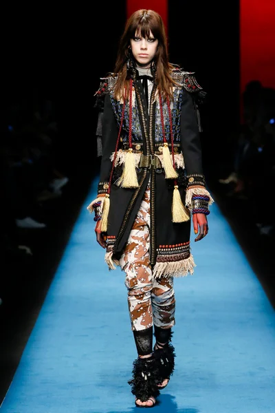 Look 11